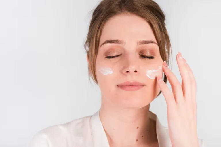 تصویر چشم و کرم دور چشم