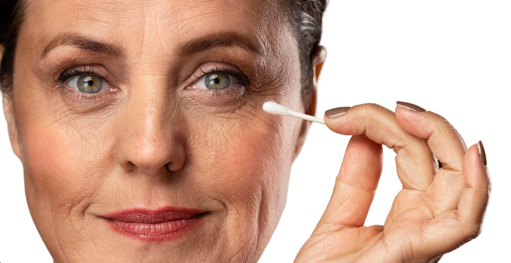 کرم دور چشم لیفت کننده برای چروک های ریز