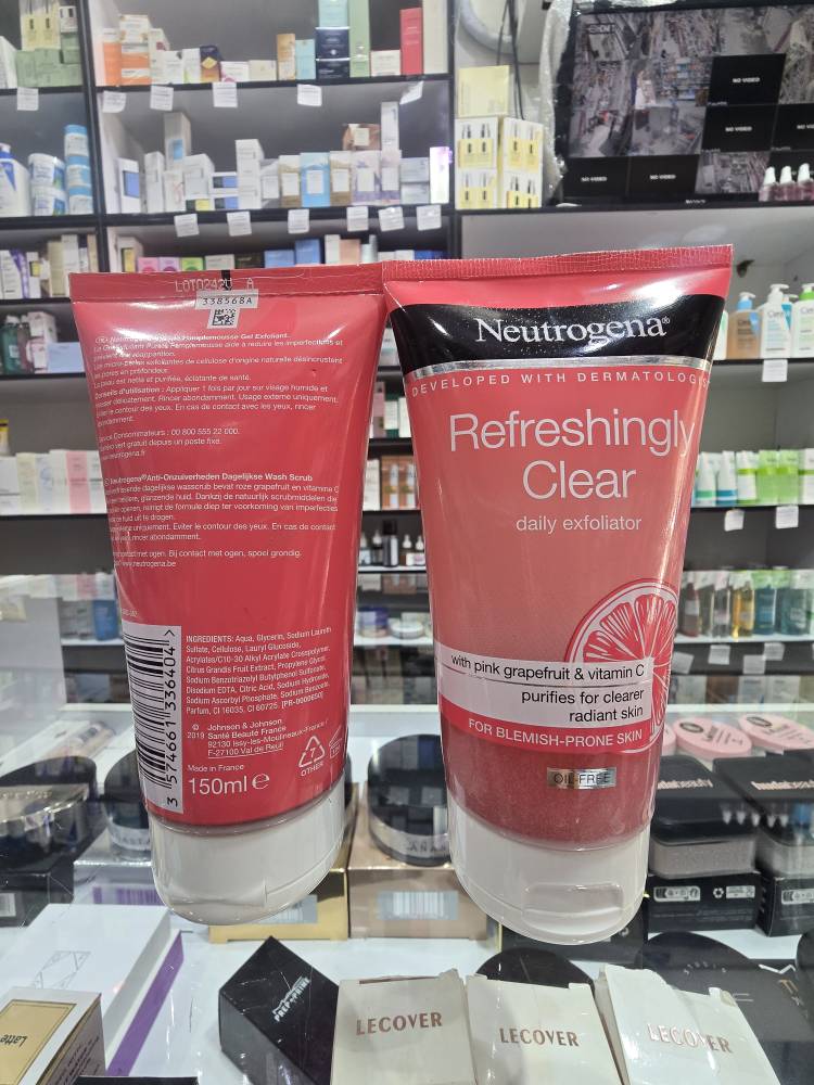 اسکراب صورت گریپ فروت Refreshingly Clear برای پوست های معمولی و حساس اسکراب صورت گریپ فروت Refreshingly Clear برای پوست های معمولی و حساس