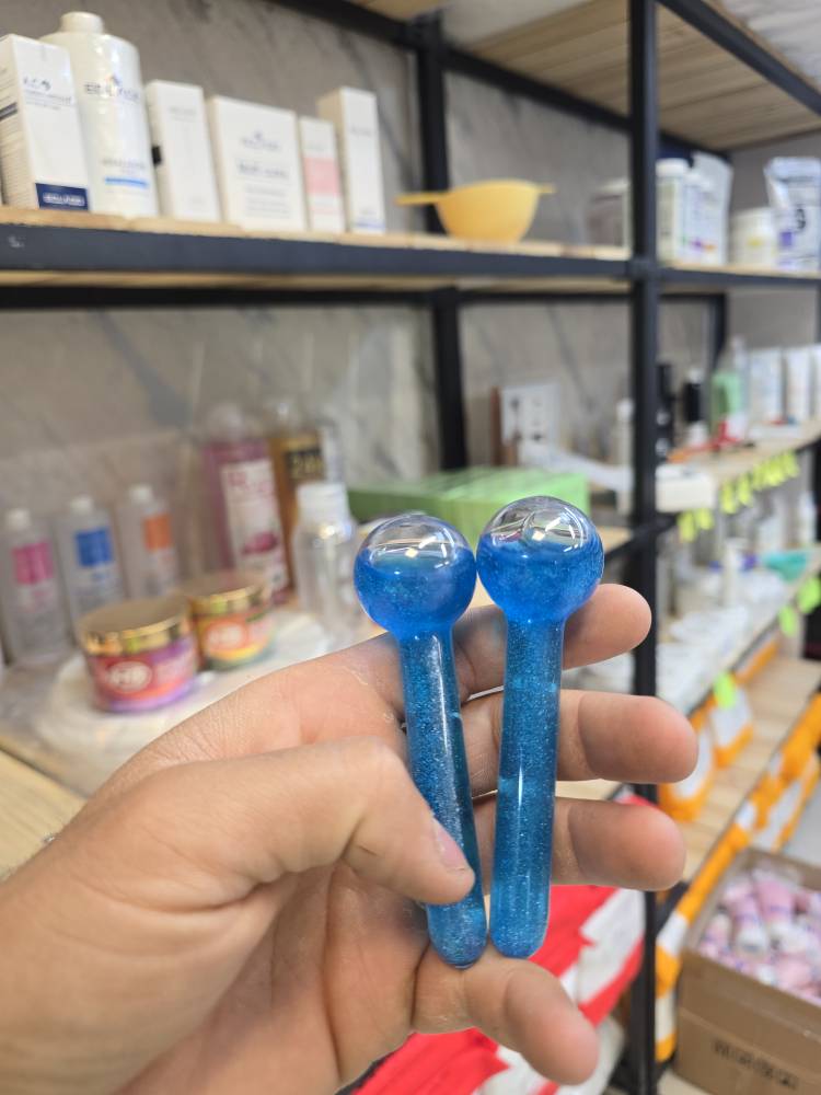 ماساژور زیر چشم گوی یخی آبی بسته ۲ عددی نشکن شیشه ای ماساژور زیر چشم گوی یخی آبی بسته ۲ عددی نشکن شیشه ای