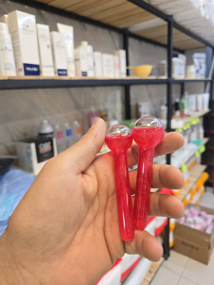 ماساژور زیر چشم گوی یخی قرمز بسته ۲ عددی نشکن شیشه ای ماساژور زیر چشم گوی یخی قرمز بسته ۲ عددی نشکن شیشه ای