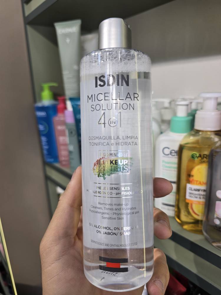 واتر ۴ در ۱ ایزدین (ISDIN Micellar Solution) پاککننده چندمنظوره برای انواع پوست واتر ۴ در ۱ ایزدین (ISDIN Micellar Solution) پاککننده چندمنظوره برای انواع پوست
